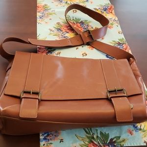 Gorgeous leather shoulder bag